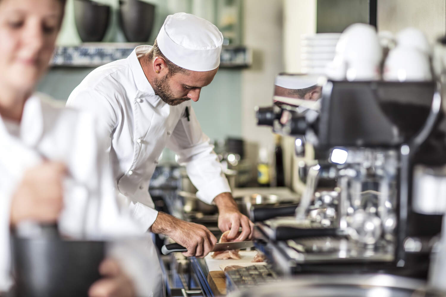 Tenues et accessoires pour les cuisiniers avec toque et tablier